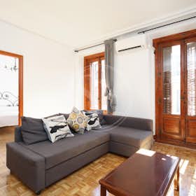 Apartment for rent for €1,350 per month in Madrid, Calle Monteleón
