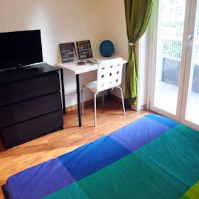 Private room for rent for €790 per month in Milan, Via Val Lavizzana