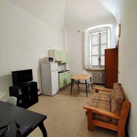Intero immobile for rent for 1.000 € per month in Parma, Via Guglielmo Oberdan