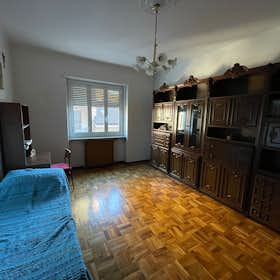 Private room for rent for €700 per month in Turin, Via Mombasiglio