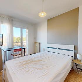 Private room for rent for €425 per month in La Seyne-sur-Mer, Avenue Jean Moulin