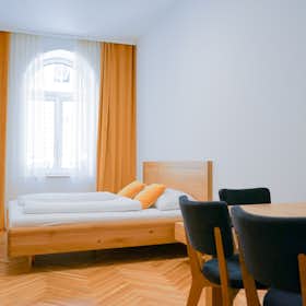 Apartment for rent for €3,000 per month in Vienna, Blumauergasse