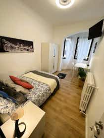 私人房间 正在以 €390 的月租出租，其位于 Zaragoza, Calle Baltasar Gracián