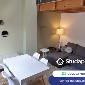 Private room for rent for €495 per month in Lille, Rue Jean-Jacques Rousseau