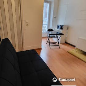 Apartment for rent for €795 per month in Paris, Rue Cardinet