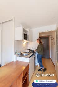 Отдельная комната сдается в аренду за 421 € в месяц в Valence, Rue Baudin