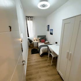 Privé kamer te huur voor € 360 per maand in Zaragoza, Calle Baltasar Gracián