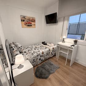 Private room for rent for €375 per month in Zaragoza, Calle Maestro Tomás Bretón