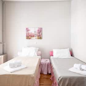 Appartement à louer pour 1 000 €/mois à Kallithéa, Filaretou