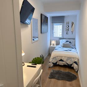 Private room for rent for €375 per month in Zaragoza, Calle Maestro Tomás Bretón