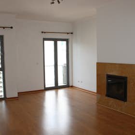 Apartment for rent for €1,900 per month in Lisbon, Avenida Dom João II