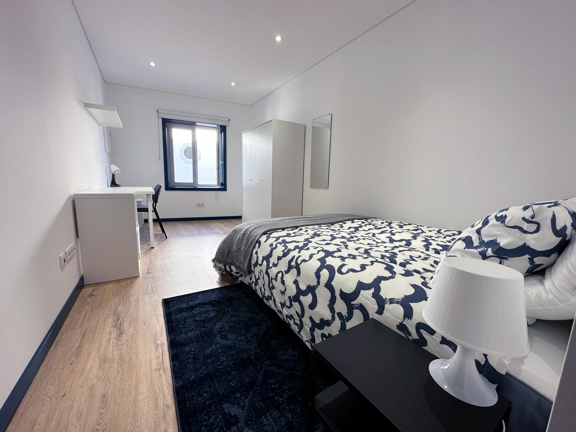 WG-Zimmer zu mieten für 650 € pro Monat in Aveiro, Rua Doutor António Christo