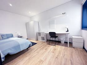 Приватна кімната за оренду для 600 EUR на місяць у Aveiro, Rua Doutor António Christo