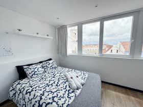 Private room for rent for €725 per month in Aveiro, Rua Doutor António Christo