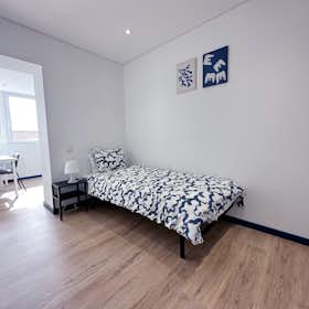 Private room for rent for €675 per month in Aveiro, Rua Doutor António Christo