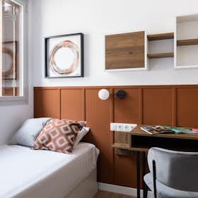 Private room for rent for €975 per month in Barcelona, Carrer de Muntaner