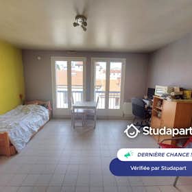 Apartment for rent for €340 per month in Saint-Étienne, Rue Antoine Durafour