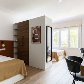 Mehrbettzimmer zu mieten für 686 € pro Monat in Barcelona, Carrer de Muntaner