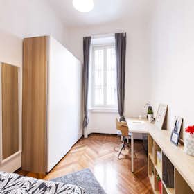 Private room for rent for €1,025 per month in Milan, Via Friuli