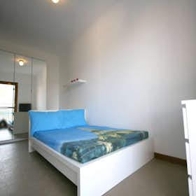 Private room for rent for €990 per month in Milan, Via Coluccio Salutati