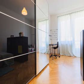 Private room for rent for €590 per month in Turin, Via delle Rosine