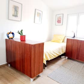 Huis for rent for € 630 per month in Porto, Rua das Eirinhas