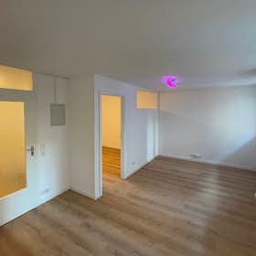 Apartment for rent for €750 per month in Stuttgart, Kissinger Straße