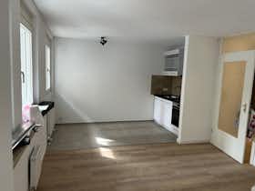 Apartment for rent for €750 per month in Stuttgart, Kissinger Straße