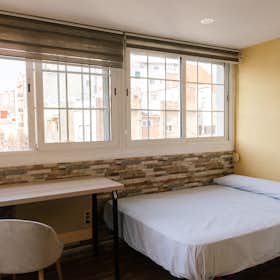Private room for rent for €485 per month in L'Hospitalet de Llobregat, Carrer de Rius i Carrió