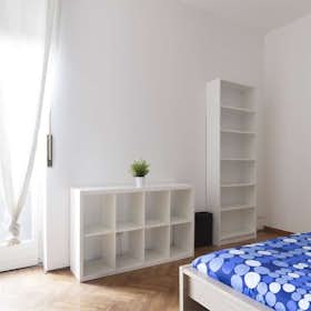 Private room for rent for €785 per month in Milan, Via Giuseppe Bruschetti