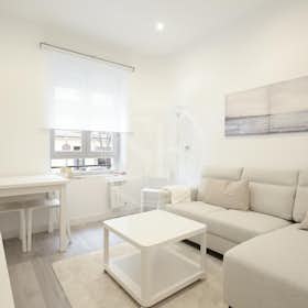 Apartment for rent for €1,450 per month in Madrid, Calle de Galileo