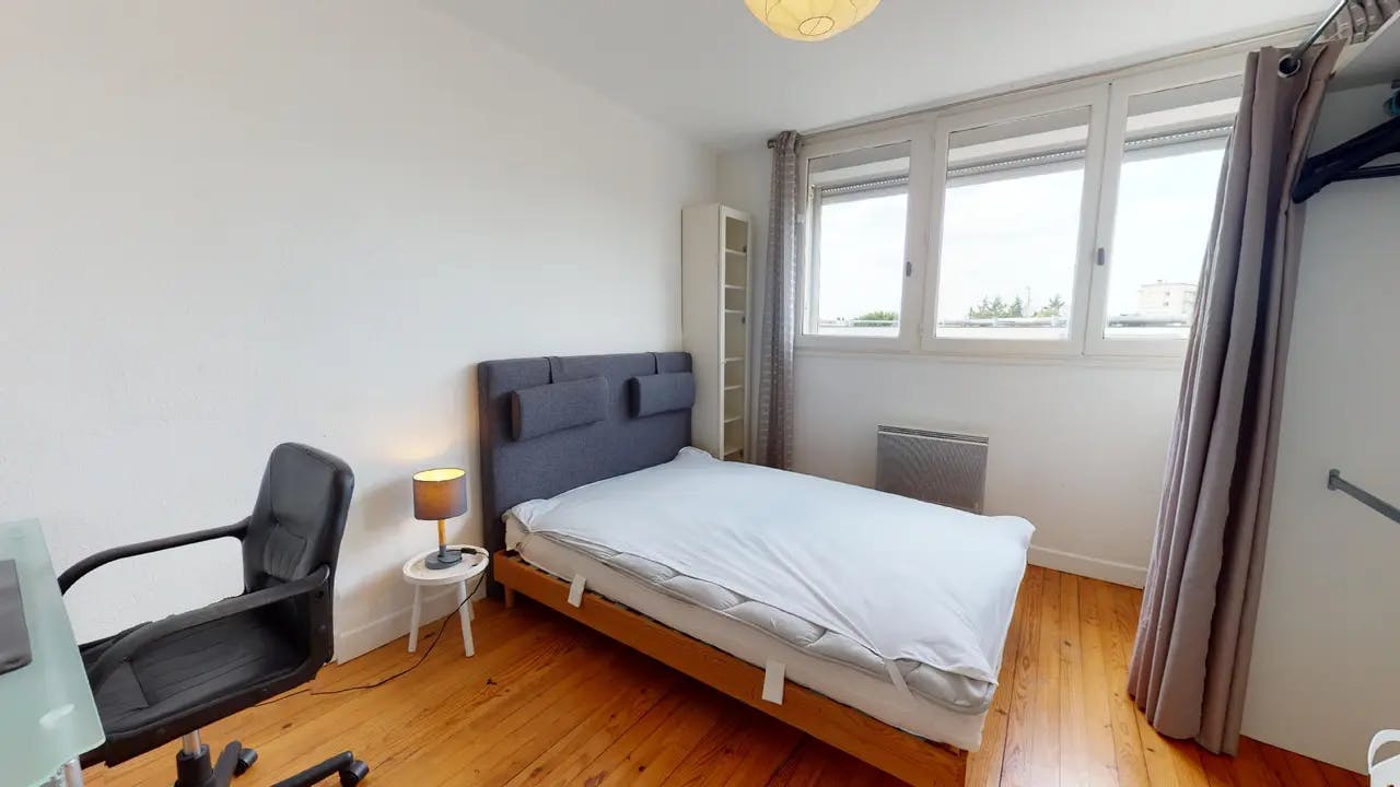 Private room in Rue de la Tour, Toulouse (1499136) room image 1