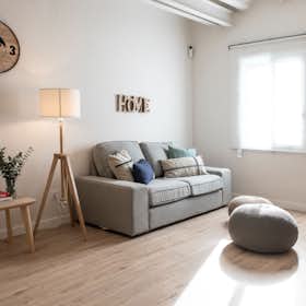 Appartement for rent for € 2.150 per month in Barcelona, Carrer d'Alcanar