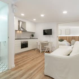 Apartment for rent for €2,150 per month in Barcelona, Carrer del Baluard