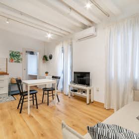 Apartament de închiriat pentru 2.150 EUR pe lună în Barcelona, Carrer de Guítert