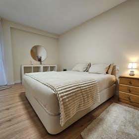 公寓 正在以 €1,200 的月租出租，其位于 Gijón, Calle Progreso