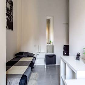 Private room for rent for €725 per month in Bologna, Via Oreste Regnoli