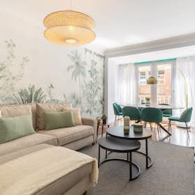 Apartment for rent for €5,500 per month in Madrid, Calle de Padilla
