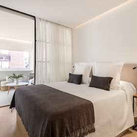 Apartment for rent for €3,690 per month in Madrid, Calle Serrano