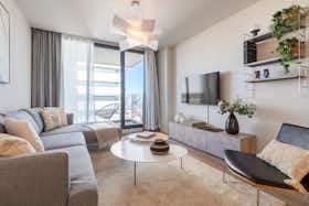 公寓 正在以 €3,520 的月租出租，其位于 Madrid, Paseo de la Dirección