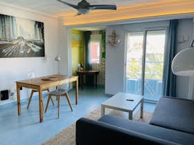 Appartement te huur voor € 2.000 per maand in Valencia, Carrer de la Reina