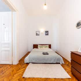 Private room for rent for HUF 159,221 per month in Budapest, Székely Bertalan utca
