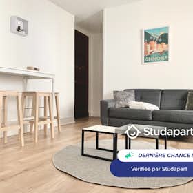 Apartment for rent for €1,155 per month in Grenoble, Cours Jean Jaurès