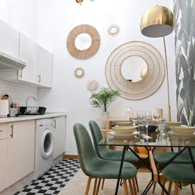 Apartment for rent for €3,800 per month in Madrid, Calle de Cervantes