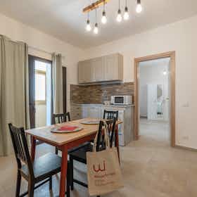 Appartement te huur voor € 850 per maand in Palermo, Via San Giosafat