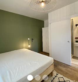 Chambre privée à louer pour 900 €/mois à Orsay, Rue Louis Scocard