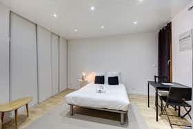 单间公寓 正在以 €1,975 的月租出租，其位于 Bordeaux, Rue des Argentiers