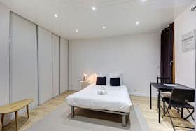 单间公寓 正在以 €1,975 的月租出租，其位于 Bordeaux, Rue des Argentiers