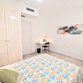 Private room for rent for €475 per month in Valencia, Carrer Calatrava