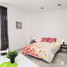 Private room for rent for €690 per month in Valencia, Carrer Calatrava